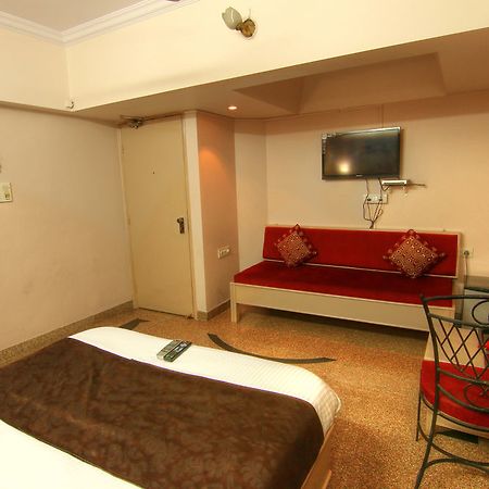 Oyo Rooms Goregaon East Station Malad Exterior photo