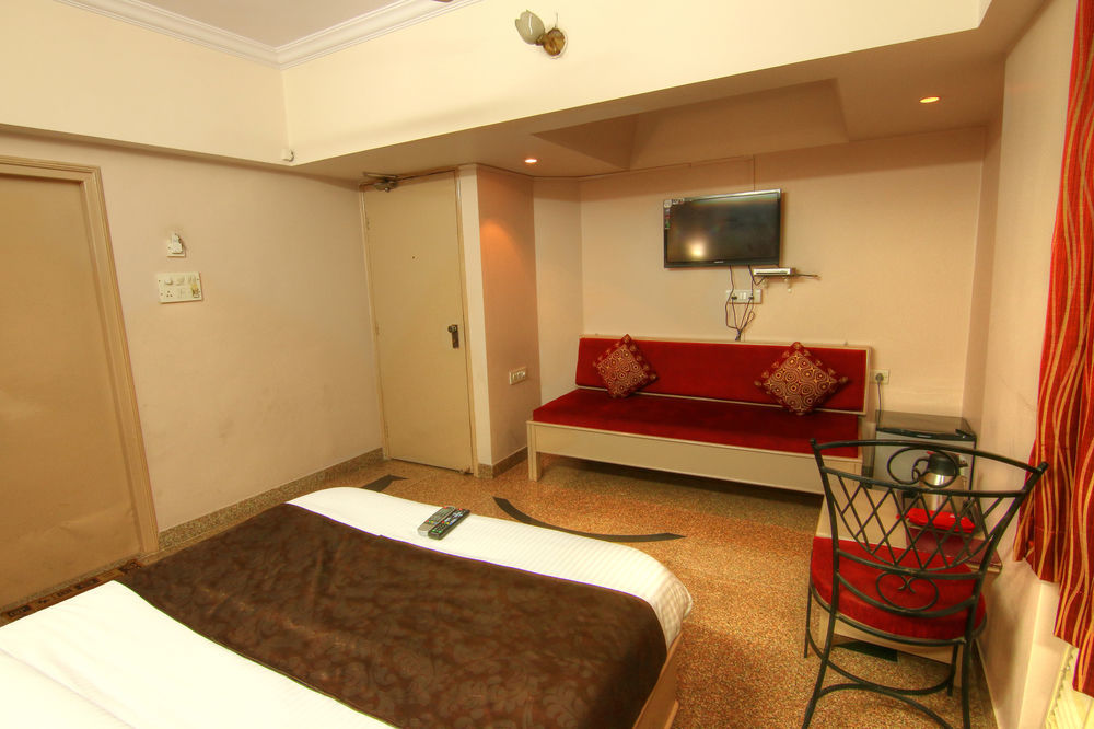 Oyo Rooms Goregaon East Station Malad Exterior photo